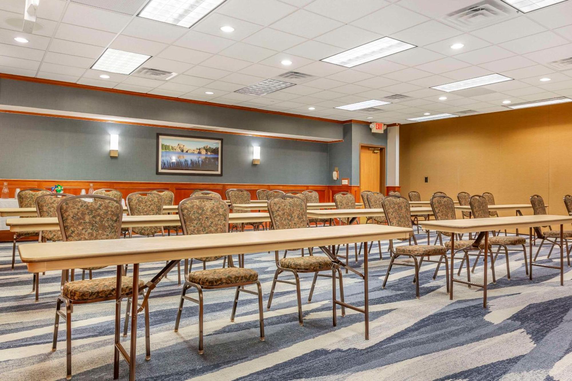 Comfort Inn & Suites Rapid City Near Mt Rushmore Екстер'єр фото