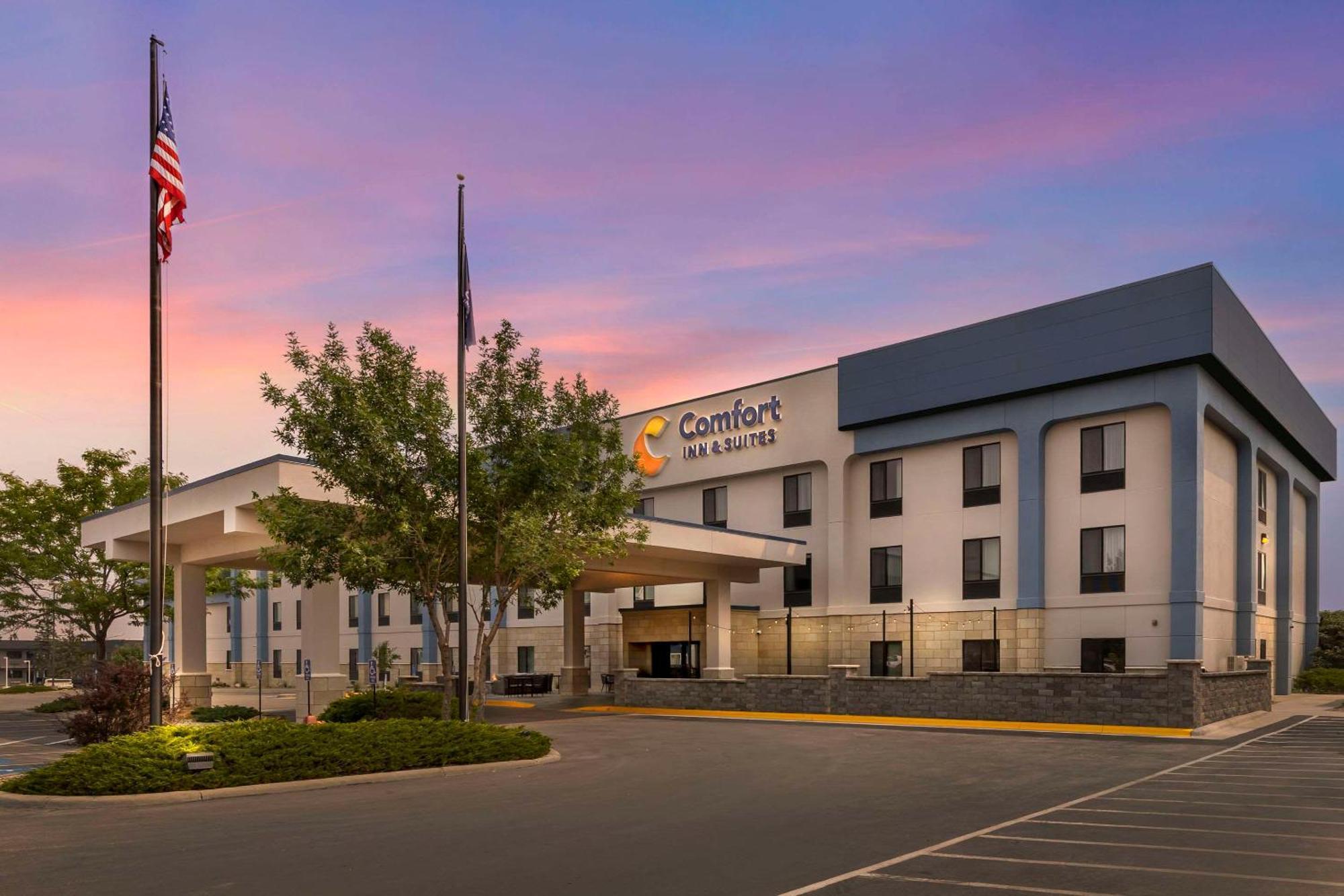 Comfort Inn & Suites Rapid City Near Mt Rushmore Екстер'єр фото